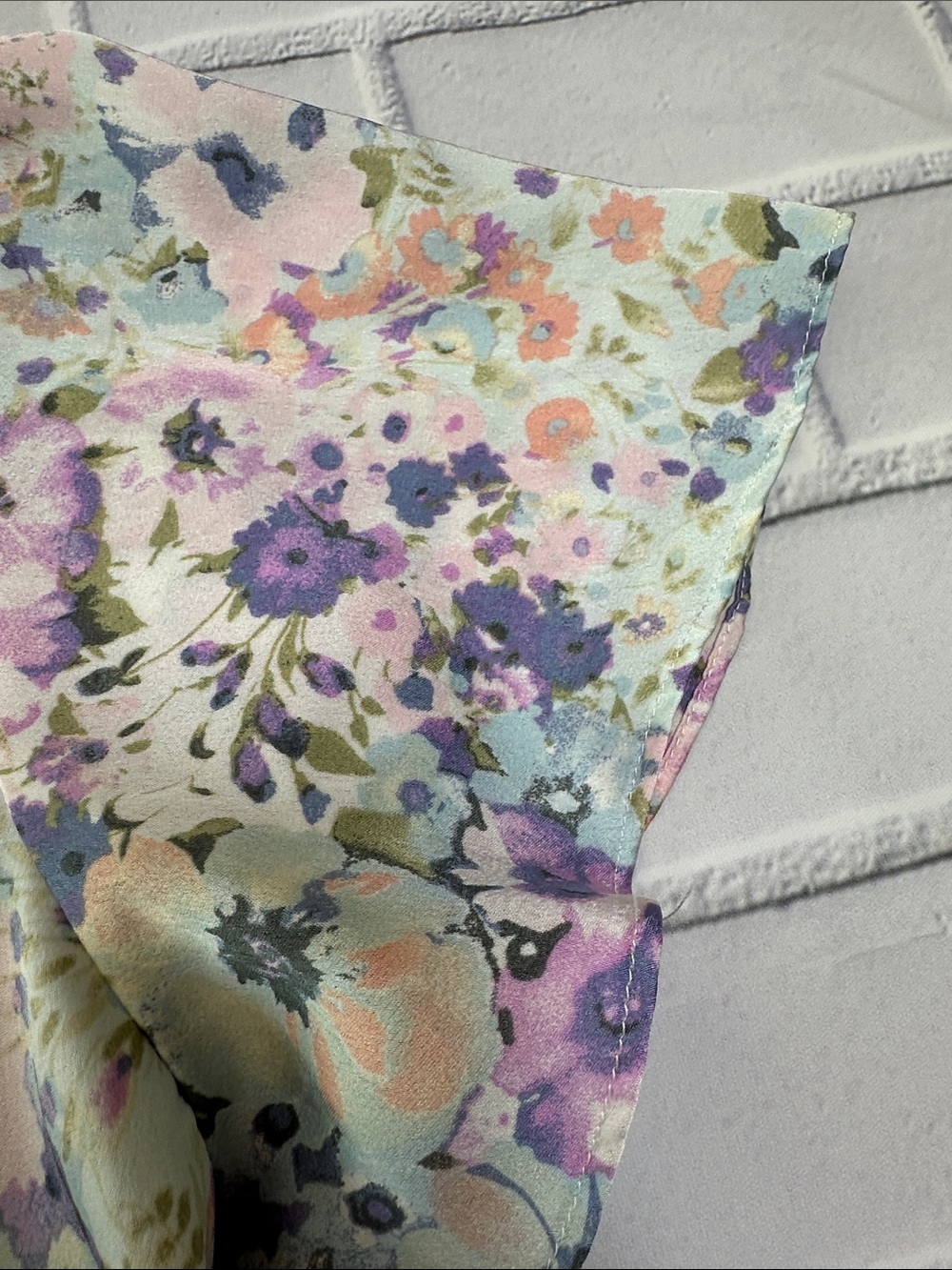 ASTR The Label * Pastel Floral Wrap Blouse in Pastels Sz M - Picture 8 of 11